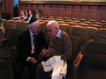 Albrecht Weinberg und Rabbiner Manfred Gans im Gespräch
