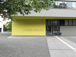 Das Science College von außen