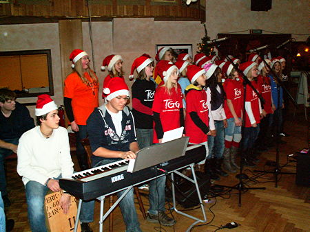 Auftritt der Chor-AG bei der Seniorenweihnachtsfeiern der Stadt Leer 2009