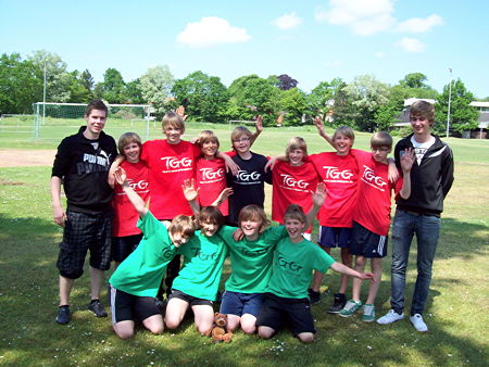 Foto der Jungenmannschaft des Teletta-Groß-Gymnasiums Kreisentscheid im Wettbewerb 'Jugend trainiert für Olympia' – Leichtathletik 2011