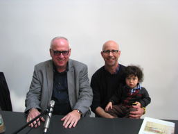 Foto von Willy Samson und Prof. Daniel Rosenberg mit seinem Sohn