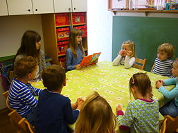 Foto vom Kindergartenbesuch der Lese-AG