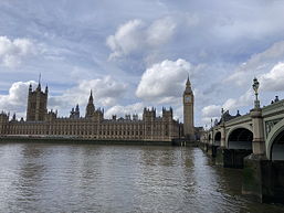 Das Foto zeigt das britische Parlamentsgebäude.