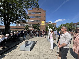 Das Foto zeigt eine Szene von der Ausstellungseröffnung.