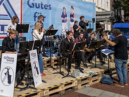 Das Foto zeigt die 'Groove Gang' beim Citylauf (September 2024).