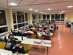 Das Foto zeigt Szenen bei der 2. Langen Nacht der Mathematik am TGG.