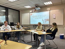 Das Foto zeigt die Teilnehmenden der Altersgruppe 2 am Schulentscheid 'Jugend präsentiert'.