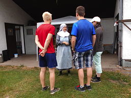 Foto von der Fahrt des Seminarfachs 'Anders leben' nach Varensell im Juli 2015